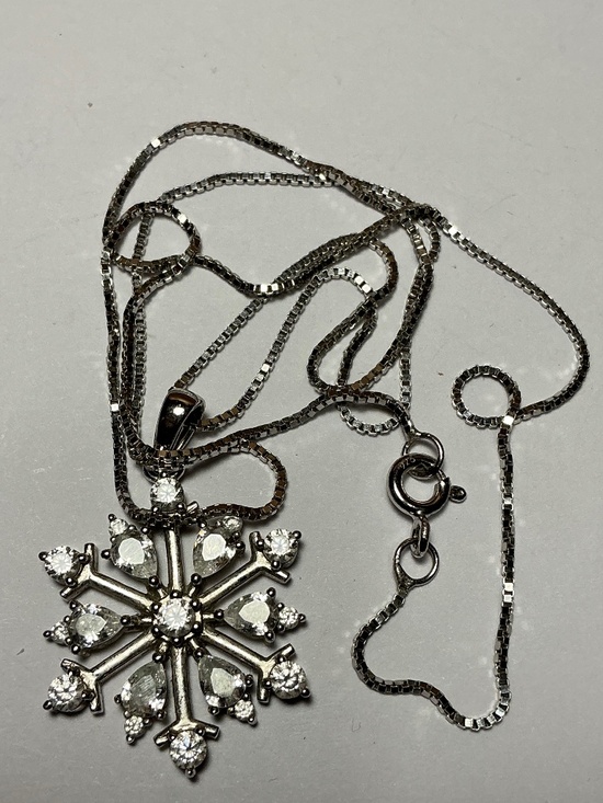 Sterling Silver Chain with Snowflake Pendant. 19 inches long - Picture 3 of 7